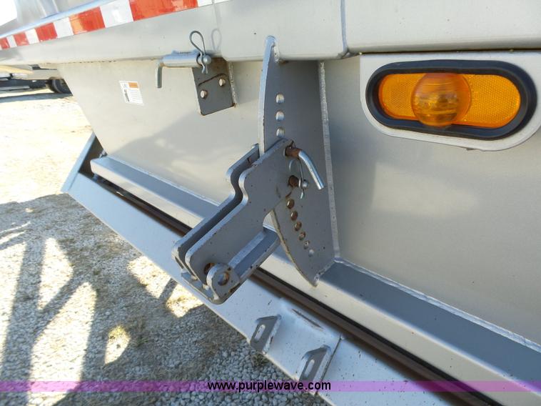 image for item J7681 2005 Trail King TKBD22-402 bottom dump trailer