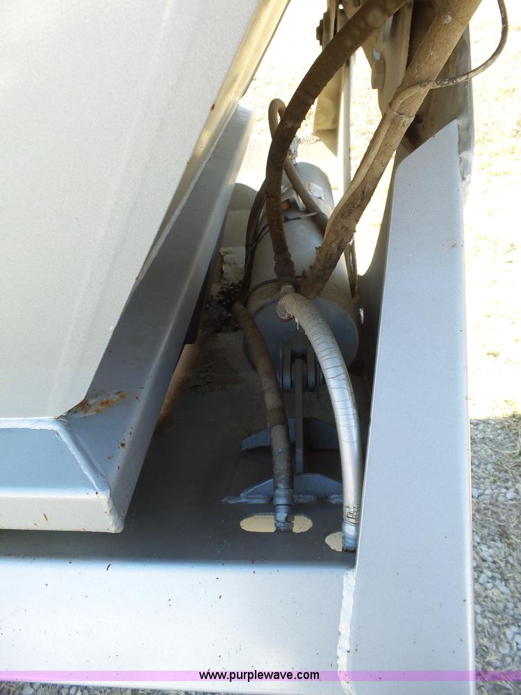 image for item J7681 2005 Trail King TKBD22-402 bottom dump trailer