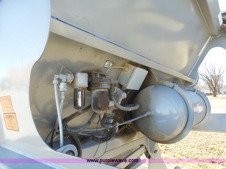 image for item J7681 2005 Trail King TKBD22-402 bottom dump trailer