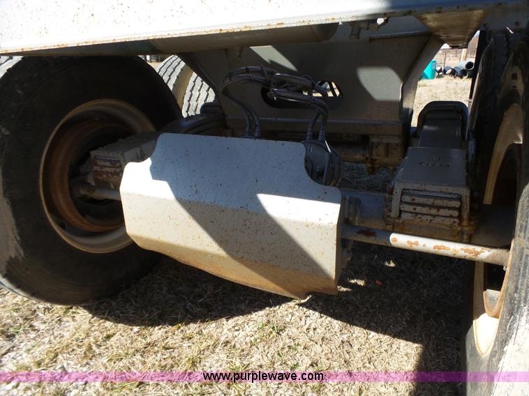 image for item J7681 2005 Trail King TKBD22-402 bottom dump trailer