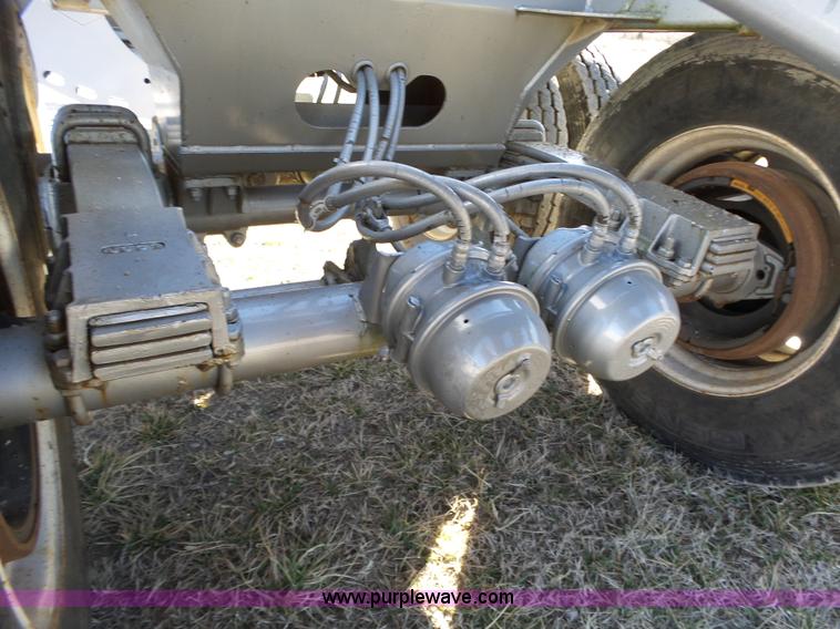 image for item J7681 2005 Trail King TKBD22-402 bottom dump trailer