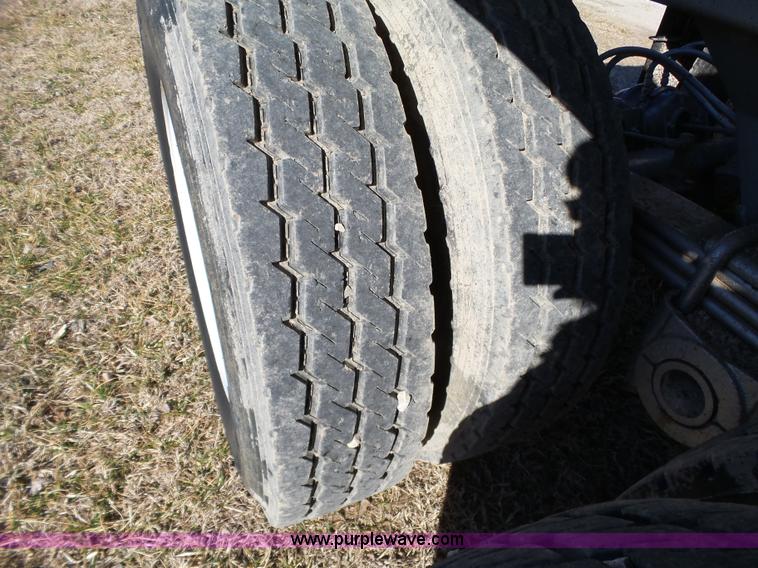 image for item J7681 2005 Trail King TKBD22-402 bottom dump trailer