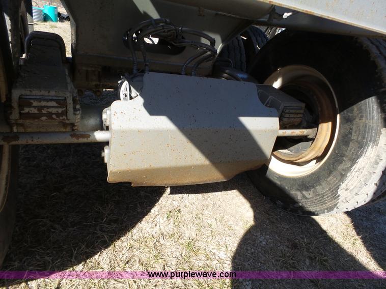 image for item J7681 2005 Trail King TKBD22-402 bottom dump trailer