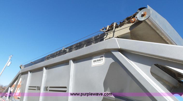 image for item J7681 2005 Trail King TKBD22-402 bottom dump trailer