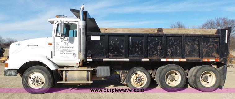 image for item J7684 1995 International 9200 dump truck