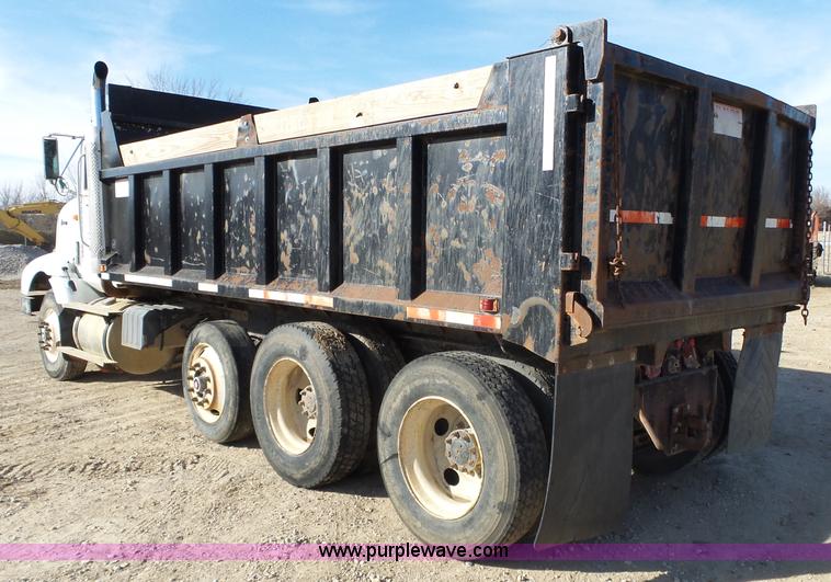 image for item J7684 1995 International 9200 dump truck