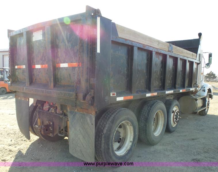 image for item J7684 1995 International 9200 dump truck