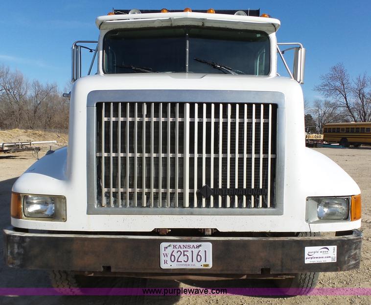 image for item J7684 1995 International 9200 dump truck