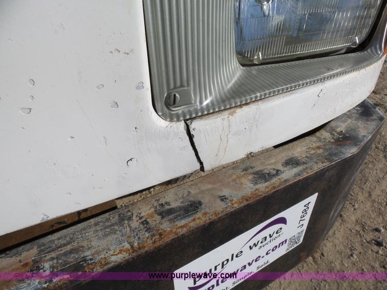 image for item J7684 1995 International 9200 dump truck