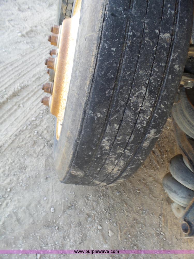 image for item J7684 1995 International 9200 dump truck