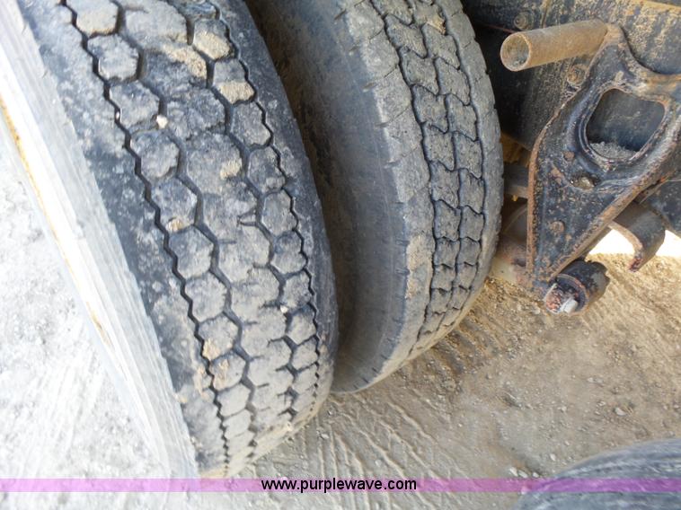 image for item J7684 1995 International 9200 dump truck