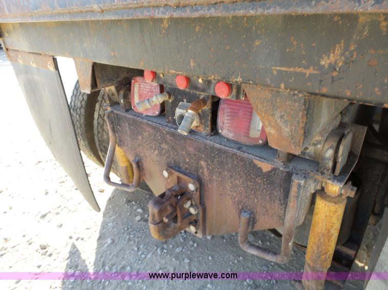 image for item J7684 1995 International 9200 dump truck