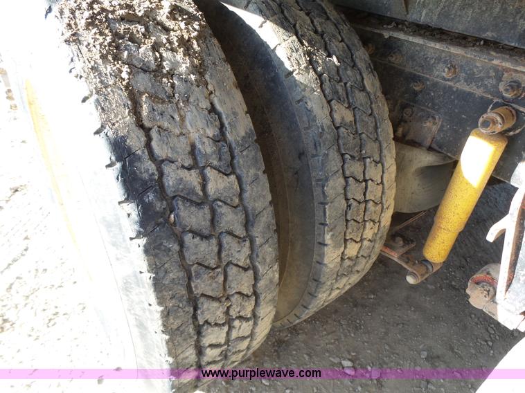 image for item J7684 1995 International 9200 dump truck