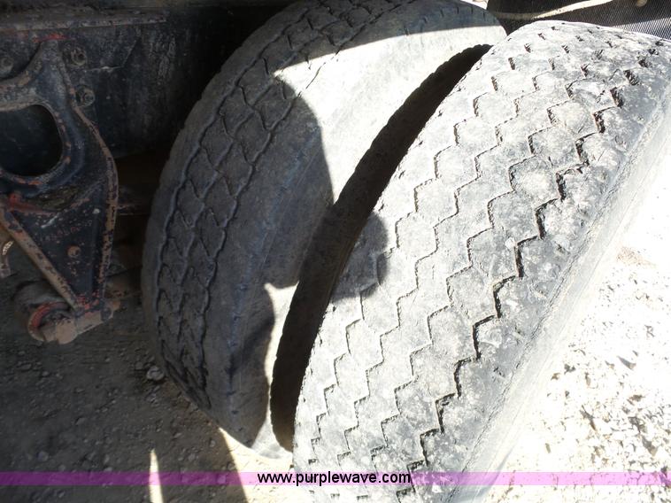 image for item J7684 1995 International 9200 dump truck