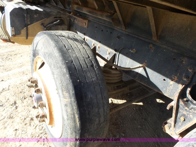 image for item J7684 1995 International 9200 dump truck