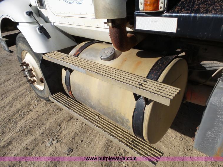 image for item J7684 1995 International 9200 dump truck