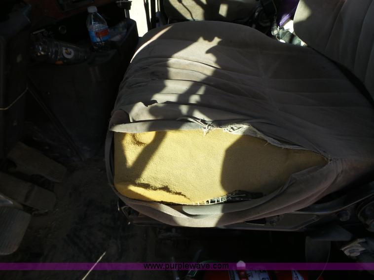 image for item J7684 1995 International 9200 dump truck