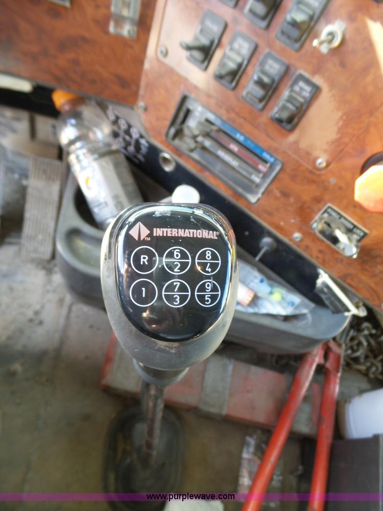 image for item J7684 1995 International 9200 dump truck