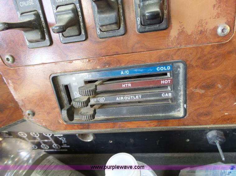 image for item J7684 1995 International 9200 dump truck