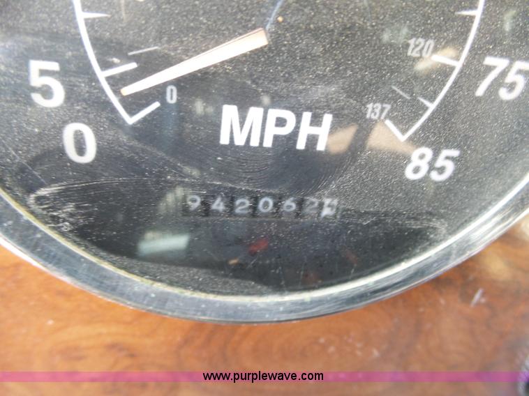 image for item J7684 1995 International 9200 dump truck