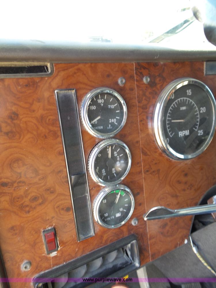 image for item J7684 1995 International 9200 dump truck