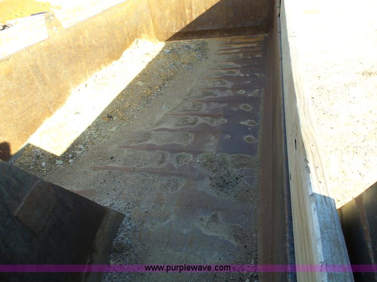 image for item J7684 1995 International 9200 dump truck