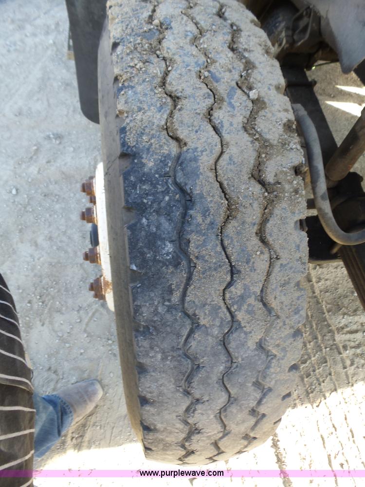 image for item J7684 1995 International 9200 dump truck