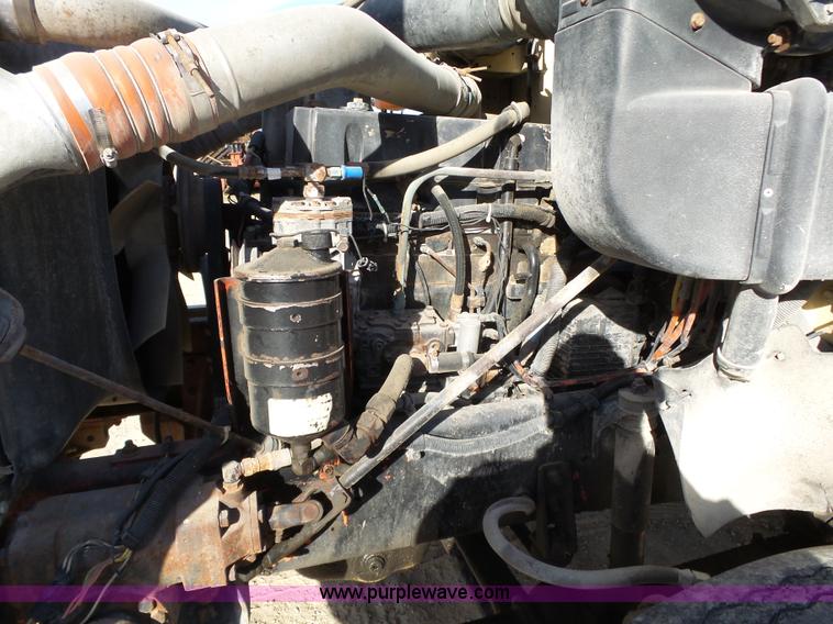 image for item J7684 1995 International 9200 dump truck