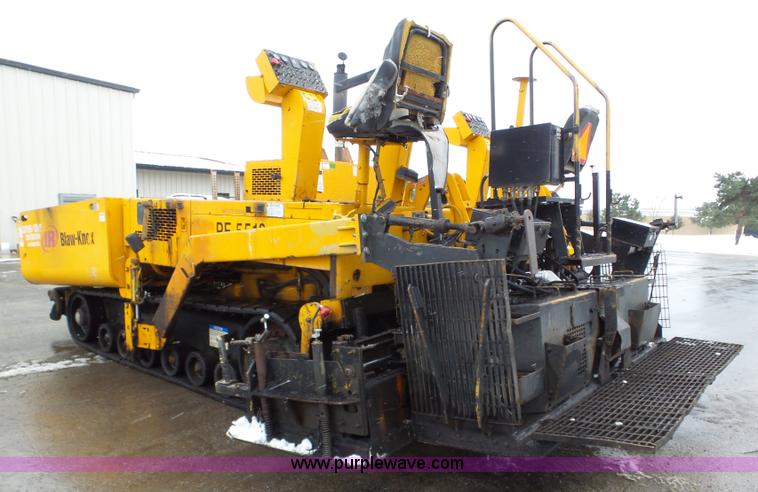 image for item J8823 2003 Blaw Knox PF-5510 asphalt paver