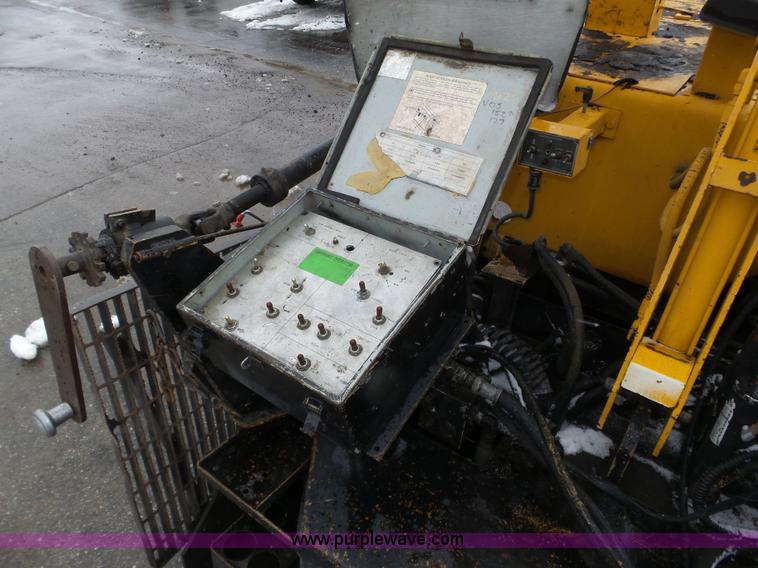 image for item J8823 2003 Blaw Knox PF-5510 asphalt paver