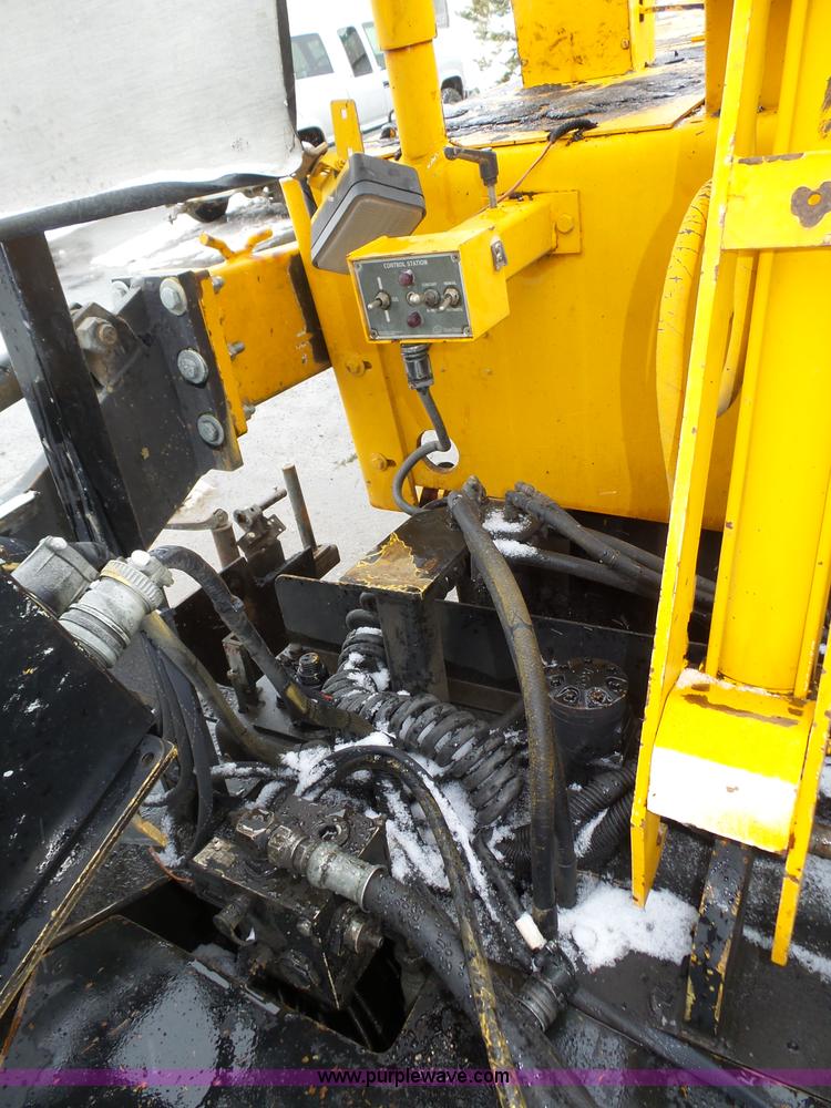 image for item J8823 2003 Blaw Knox PF-5510 asphalt paver