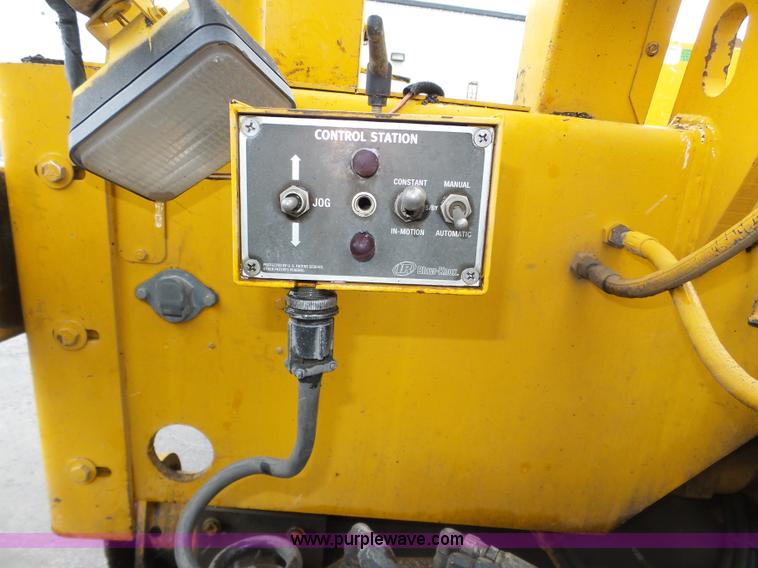 image for item J8823 2003 Blaw Knox PF-5510 asphalt paver