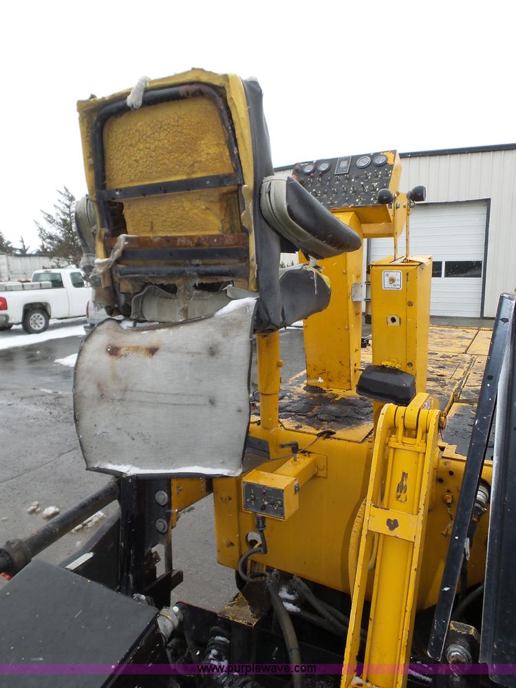 image for item J8823 2003 Blaw Knox PF-5510 asphalt paver