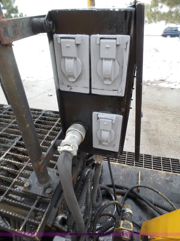 image for item J8823 2003 Blaw Knox PF-5510 asphalt paver