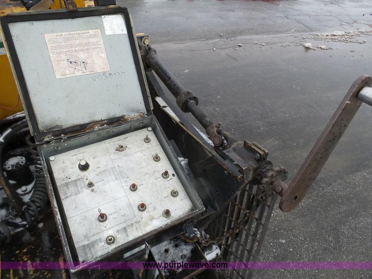 image for item J8823 2003 Blaw Knox PF-5510 asphalt paver