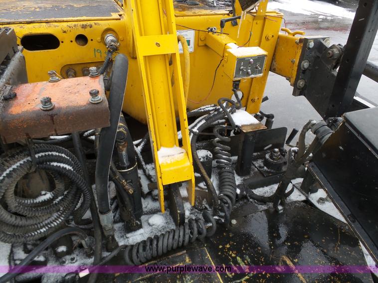 image for item J8823 2003 Blaw Knox PF-5510 asphalt paver