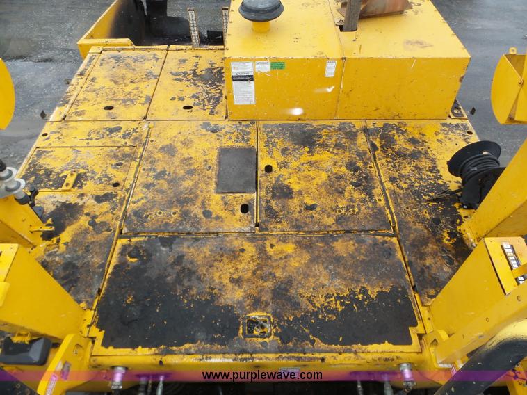 image for item J8823 2003 Blaw Knox PF-5510 asphalt paver