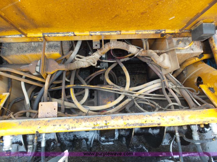 image for item J8823 2003 Blaw Knox PF-5510 asphalt paver