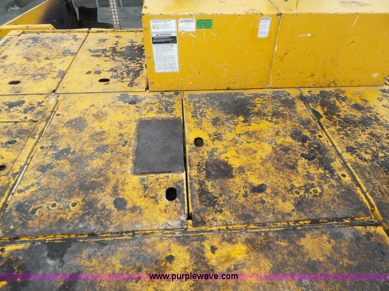 image for item J8823 2003 Blaw Knox PF-5510 asphalt paver