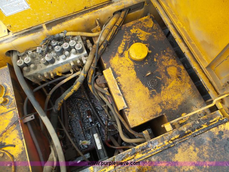 image for item J8823 2003 Blaw Knox PF-5510 asphalt paver