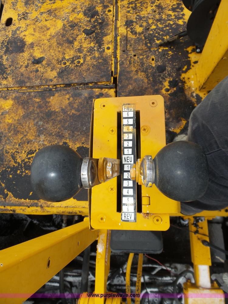 image for item J8823 2003 Blaw Knox PF-5510 asphalt paver