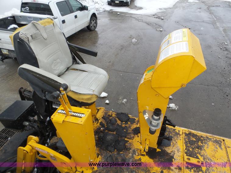 image for item J8823 2003 Blaw Knox PF-5510 asphalt paver