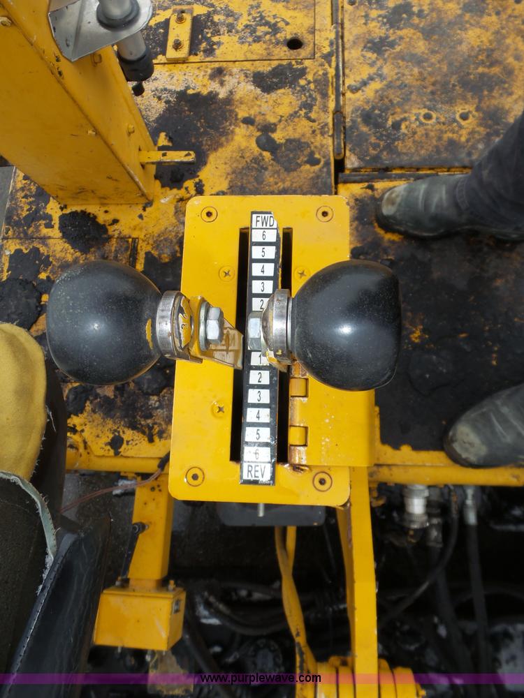 image for item J8823 2003 Blaw Knox PF-5510 asphalt paver