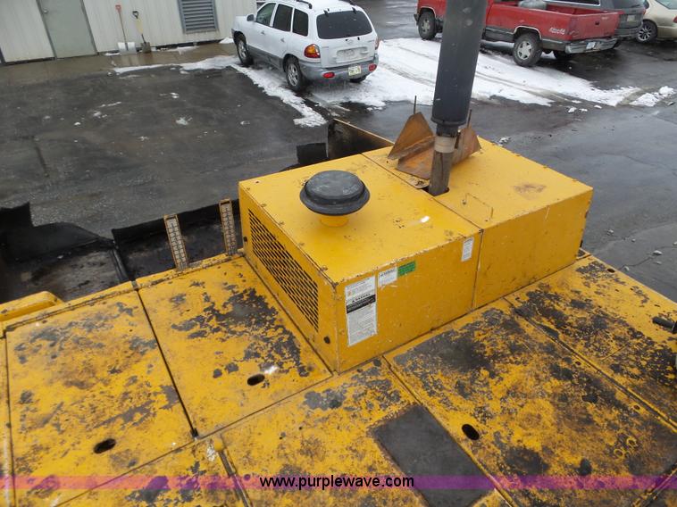image for item J8823 2003 Blaw Knox PF-5510 asphalt paver
