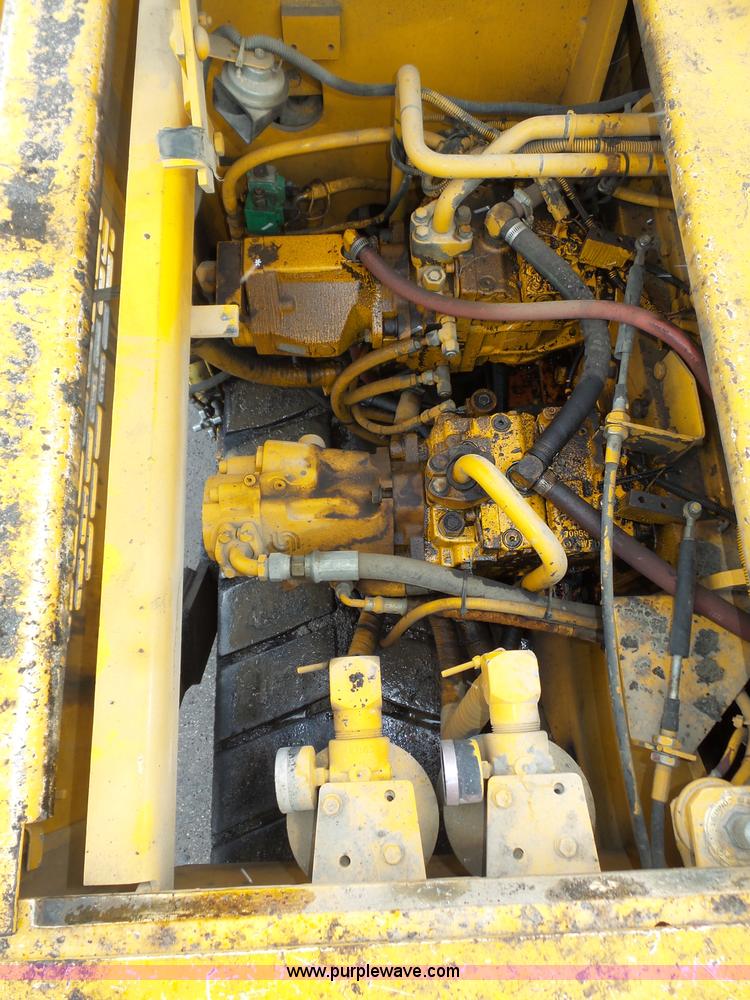 image for item J8823 2003 Blaw Knox PF-5510 asphalt paver