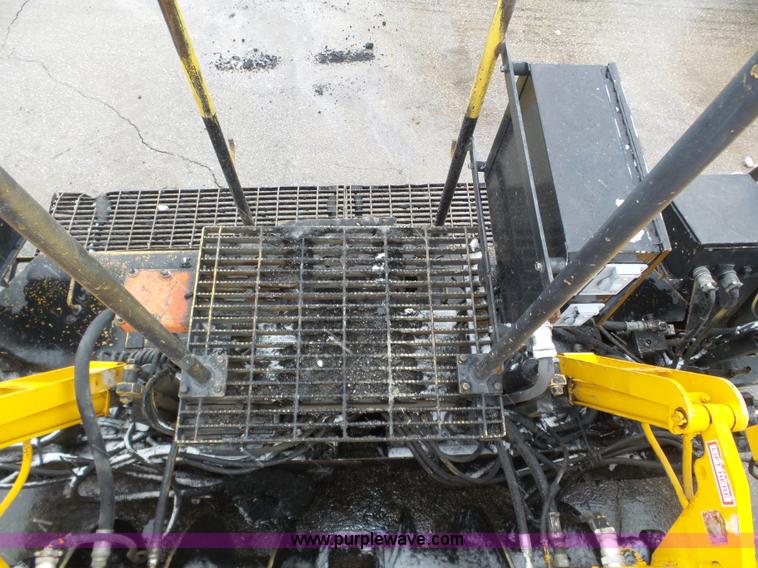 image for item J8823 2003 Blaw Knox PF-5510 asphalt paver