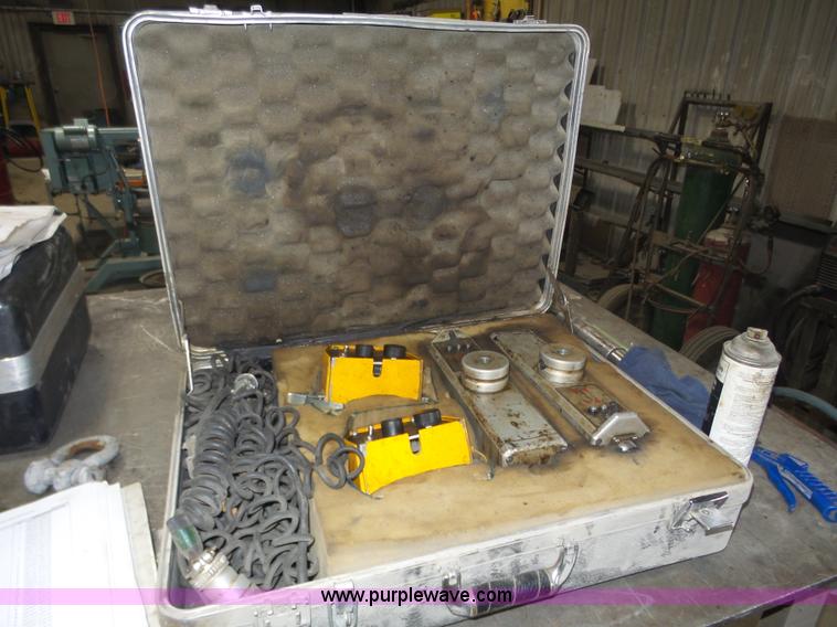 image for item J8823 2003 Blaw Knox PF-5510 asphalt paver