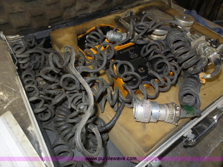 image for item J8823 2003 Blaw Knox PF-5510 asphalt paver