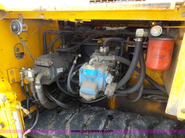 image for item J8824 2003 Blaw Knox PF-5510 asphalt paver