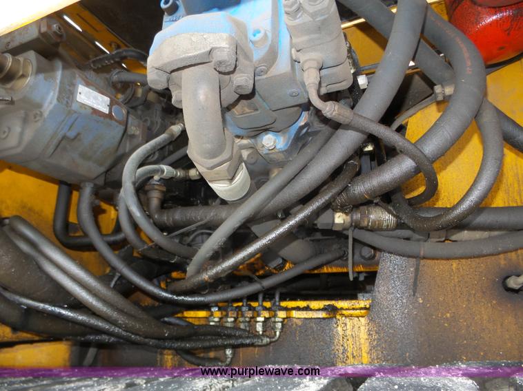 image for item J8824 2003 Blaw Knox PF-5510 asphalt paver